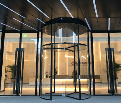 水晶旋转门